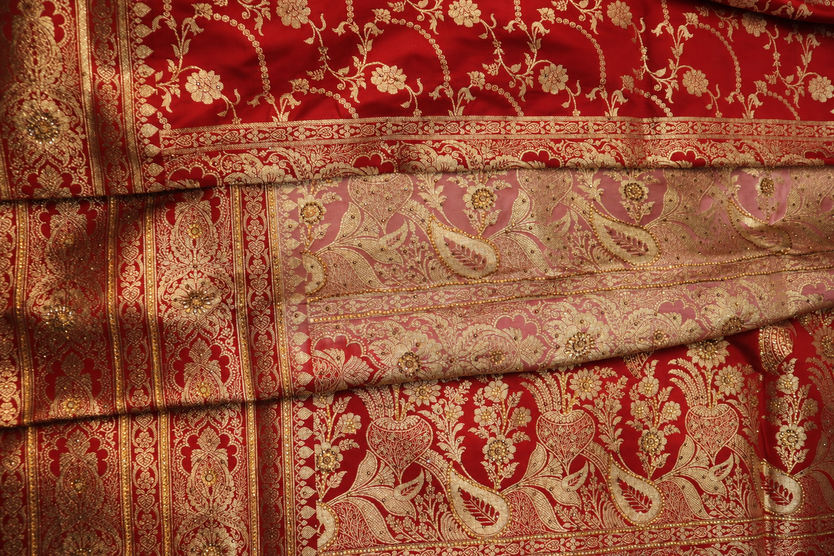 "The Luxury Pastel Pink & Crimson Red" Premium Banarasi Silk Saree with Bridal Veil