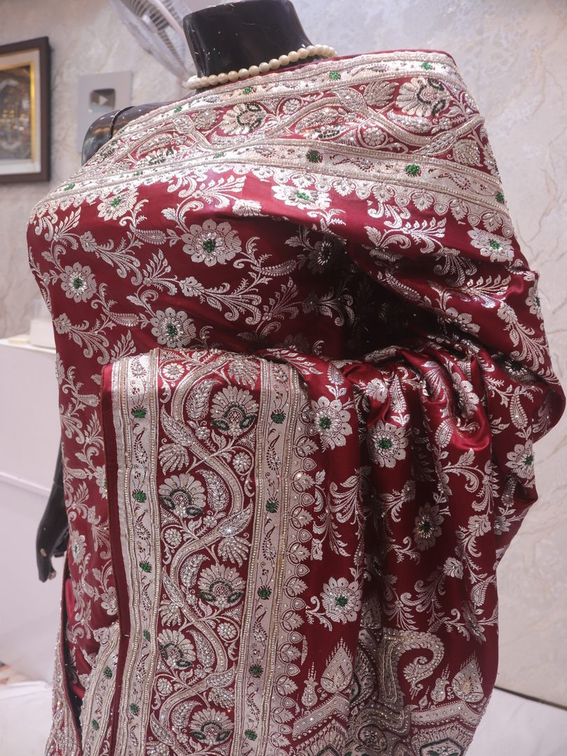"The Wine Splash" Premium Bridal Banarasi Silk Saree - Image 4