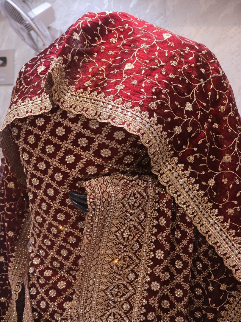 “The Rosewood” Premium Designer Saree with Veil - Image 4