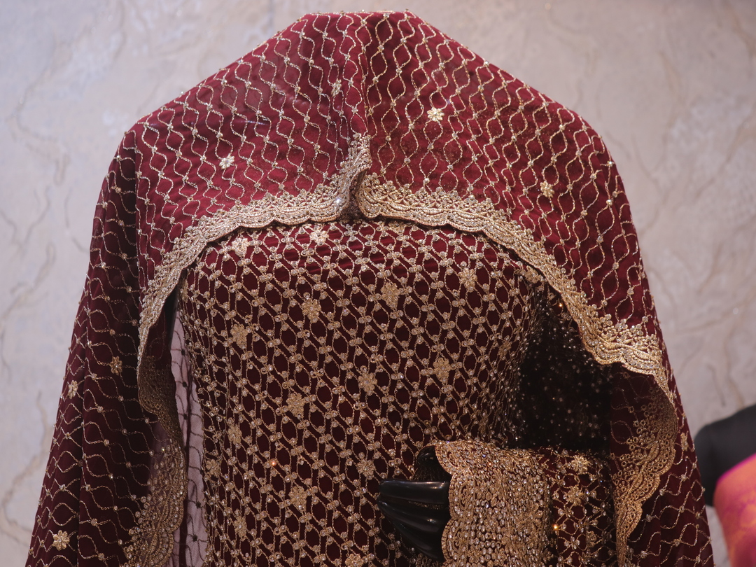 "The Garnet Crystals" Premium Designer Saree with Veil