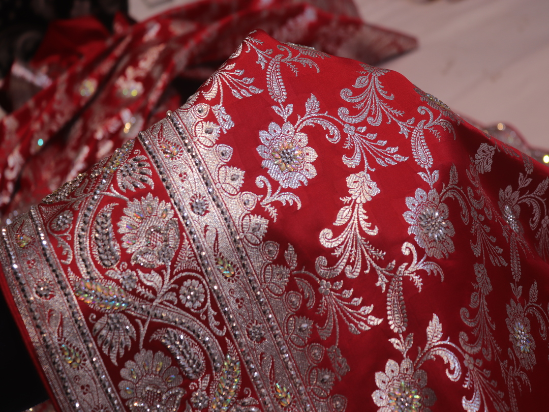 "The Bridal Red" Premium Banarasi Silk Saree - Image 5