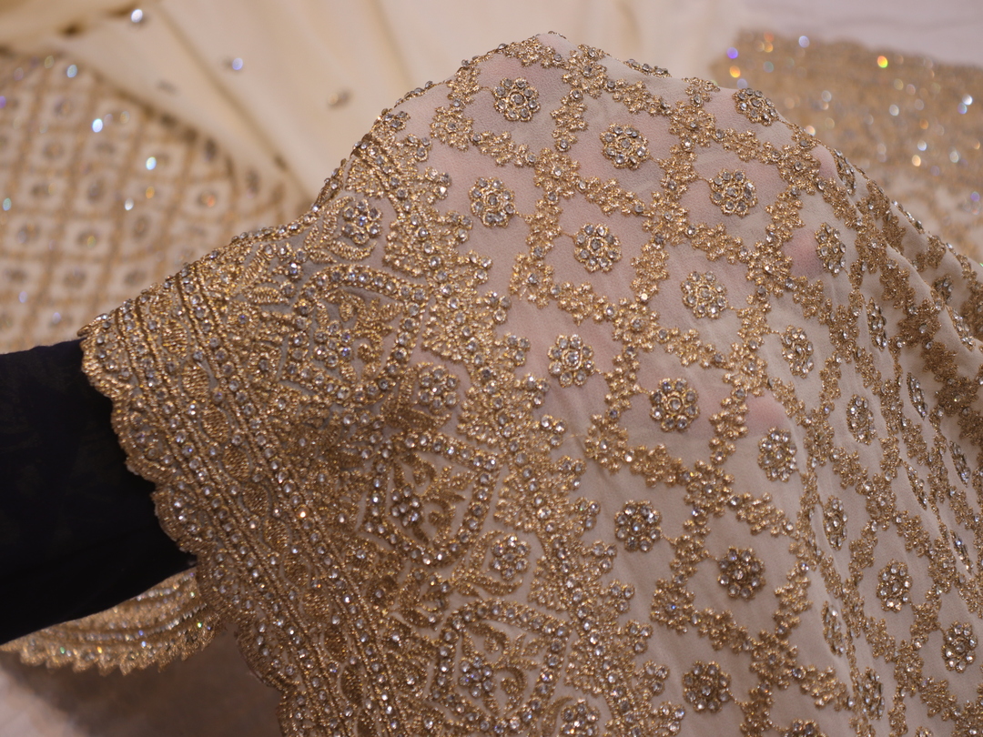 “The Pearls White” Premium Designer Saree with veil - Image 4