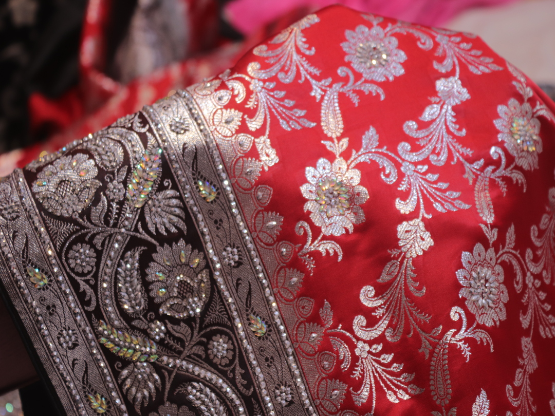 "The Red Duet" Premium Banarasi Silk Saree - Image 5