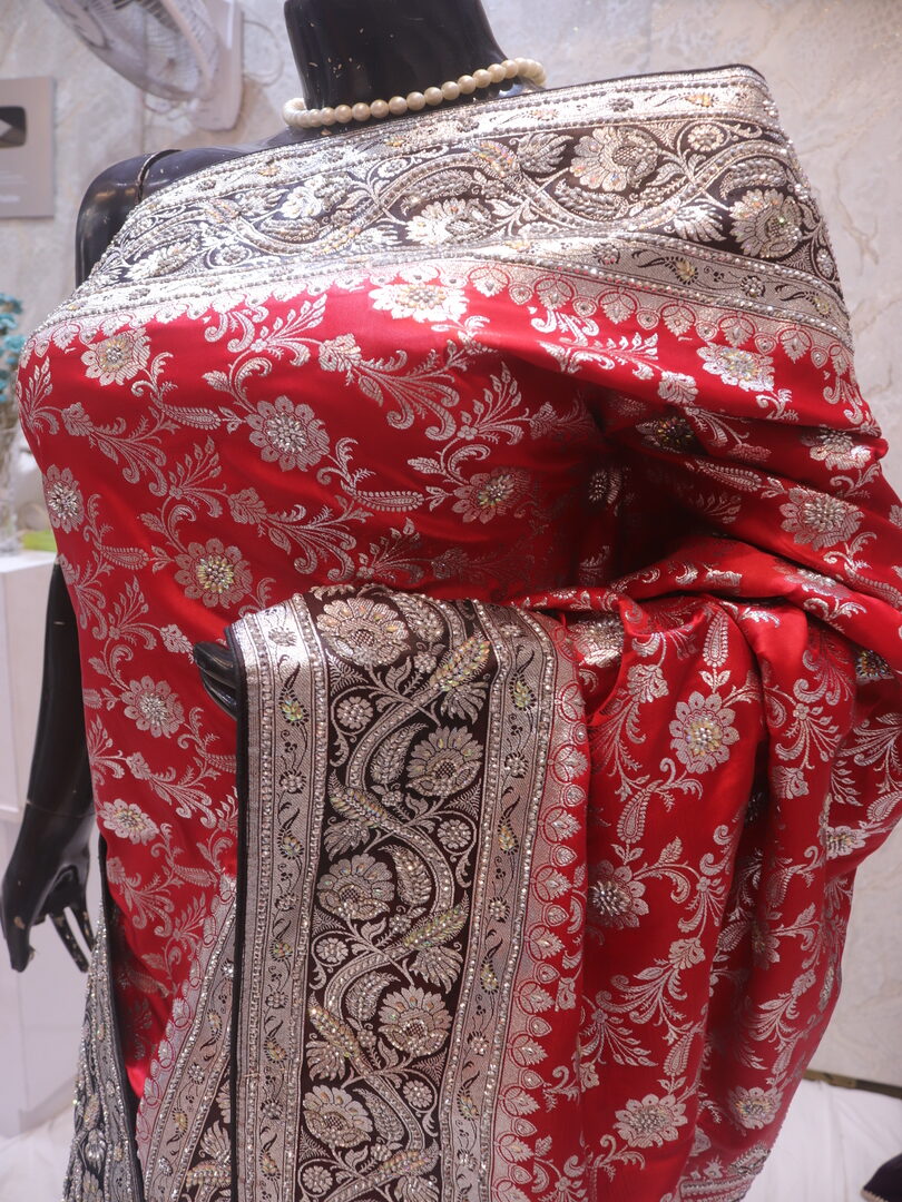 "The Red Duet" Premium Banarasi Silk Saree - Image 4