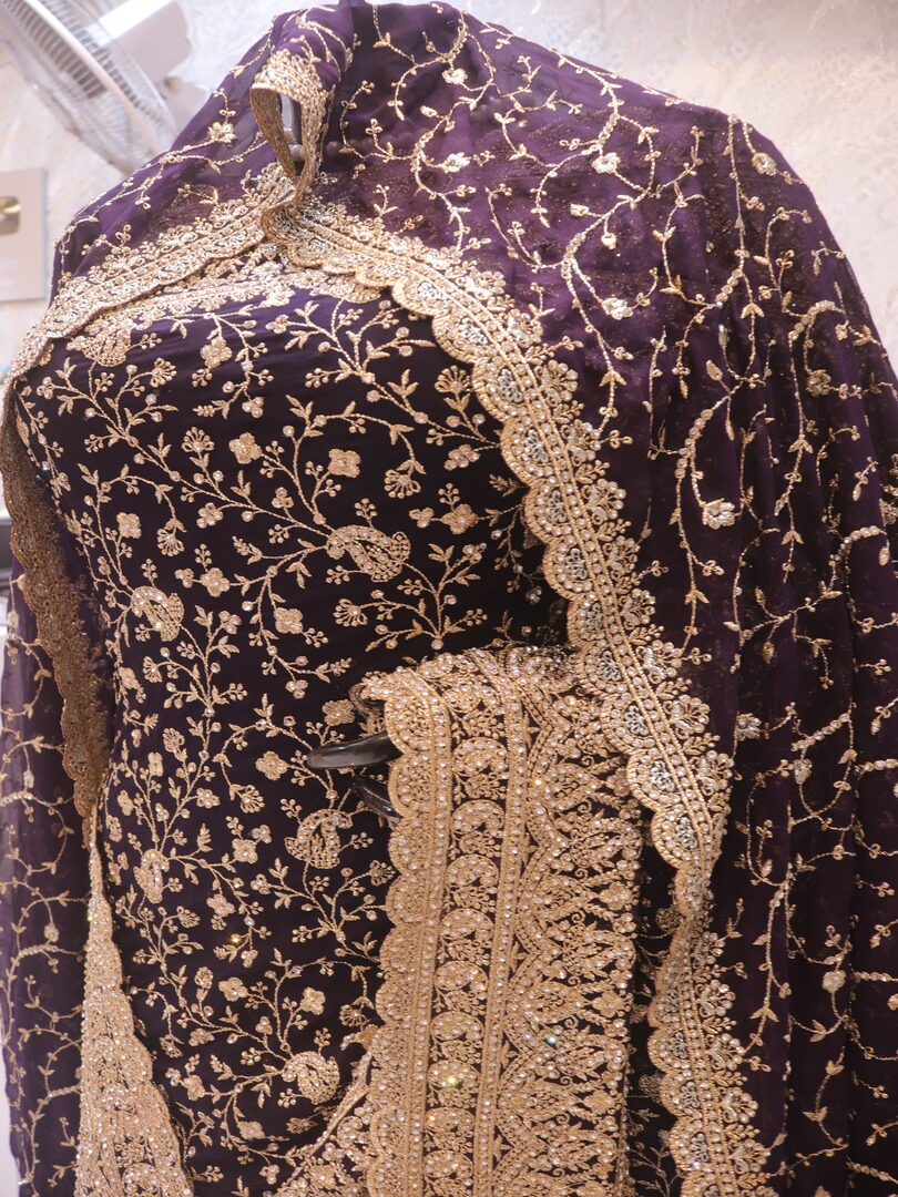 “The True Purple” Premium Designer Saree with Veil - Image 4