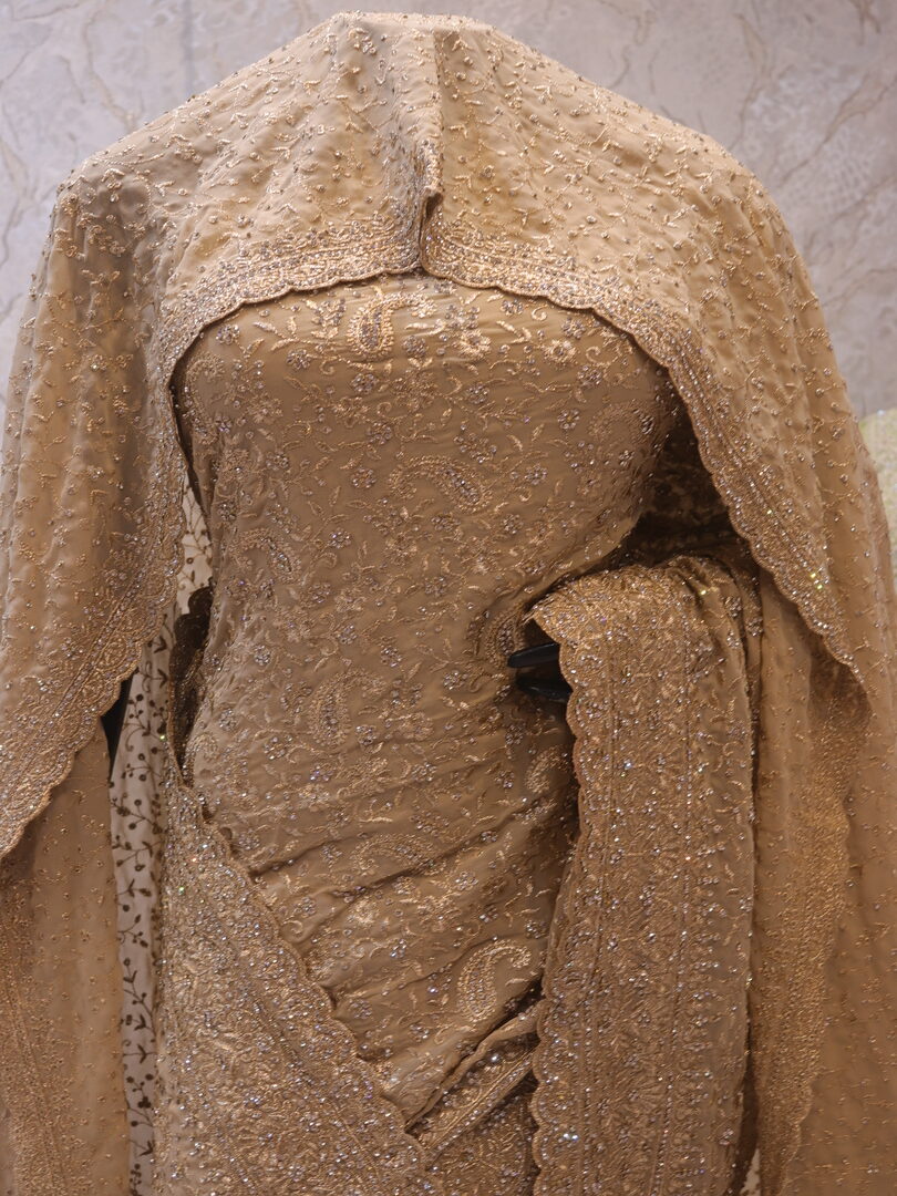 "The Golden Petals" Premium Designer Saree with Veil - Image 2