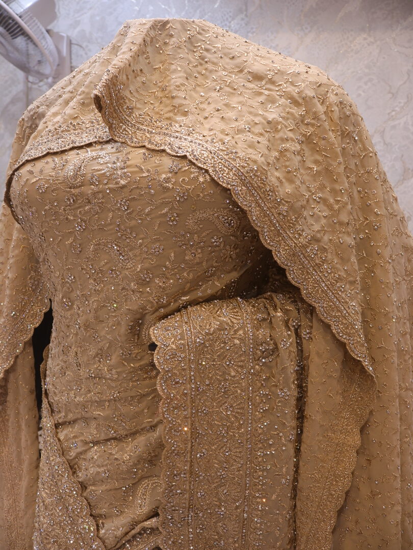 "The Golden Petals" Premium Designer Saree with Veil - Image 4