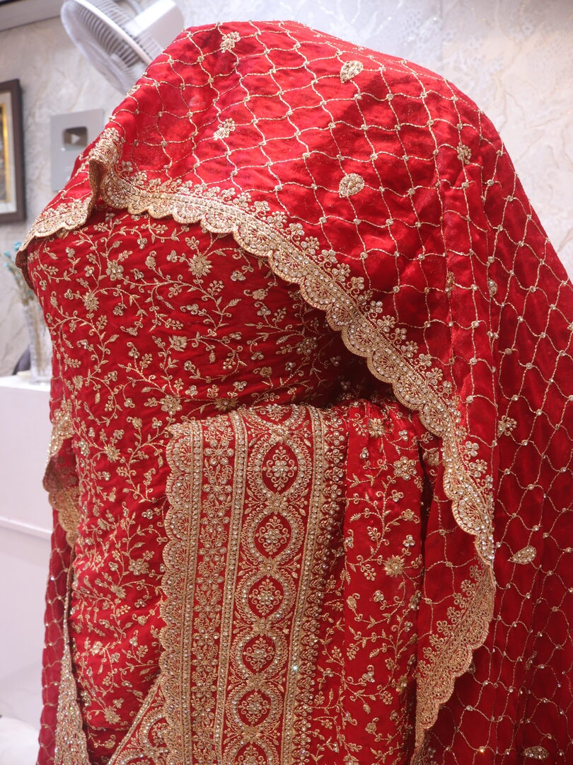 “The Turkish Red” Premium Designer Saree With Veil - Image 4