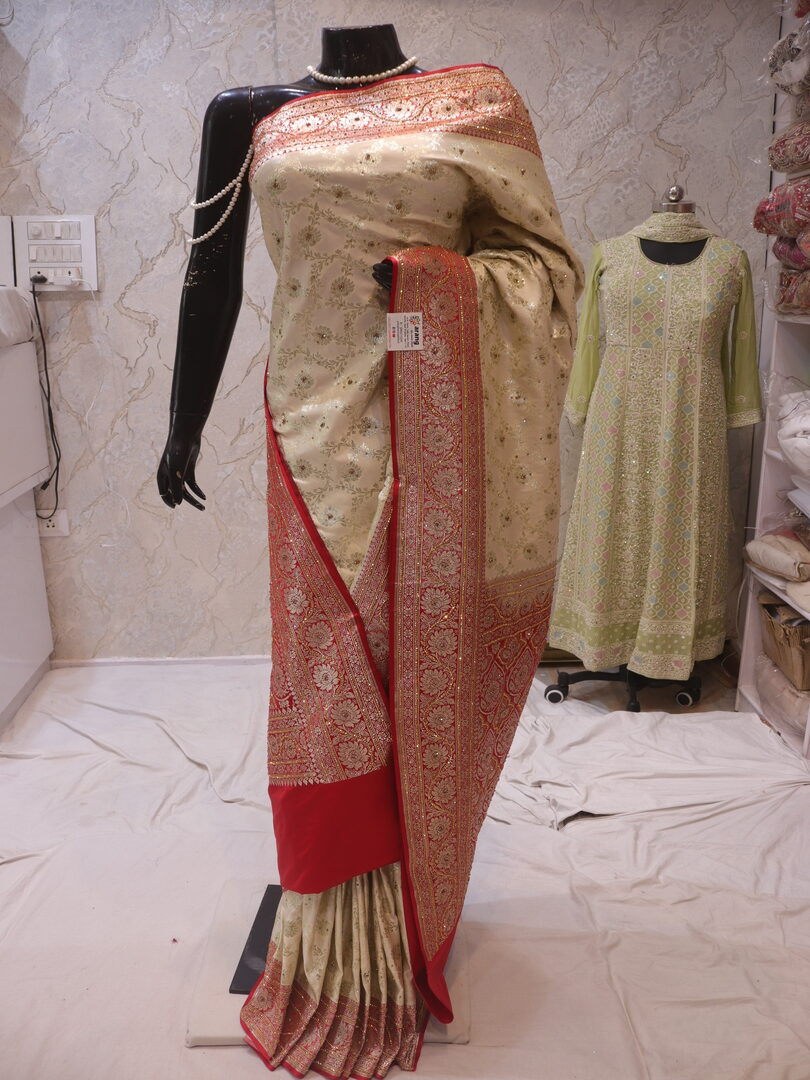 "The Ceramic White" Premium Bridal Banarasi Silk Saree - Image 3