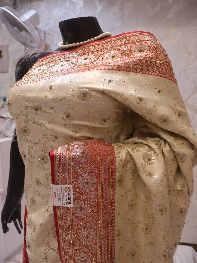 "The Ceramic White" Premium Bridal Banarasi Silk Saree - Image 4