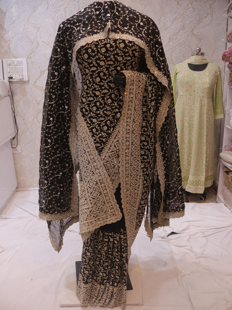 "The Black Crystals" Premium Designer Saree with Veil - Image 3