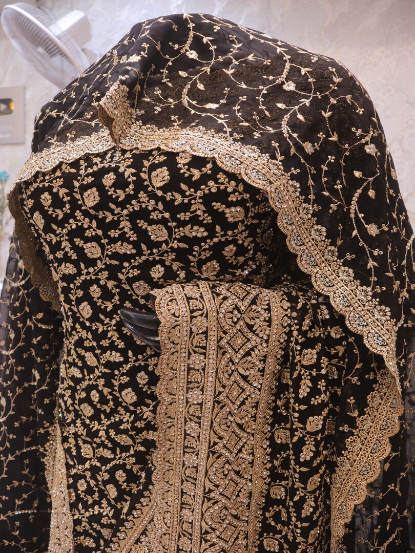 "The Black Crystals" Premium Designer Saree with Veil - Image 4