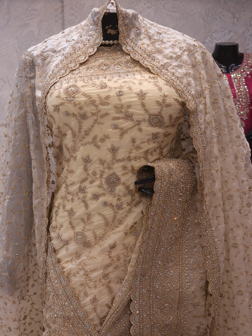 "The Ceramic White" Premium Designer Saree with Veil - Image 2