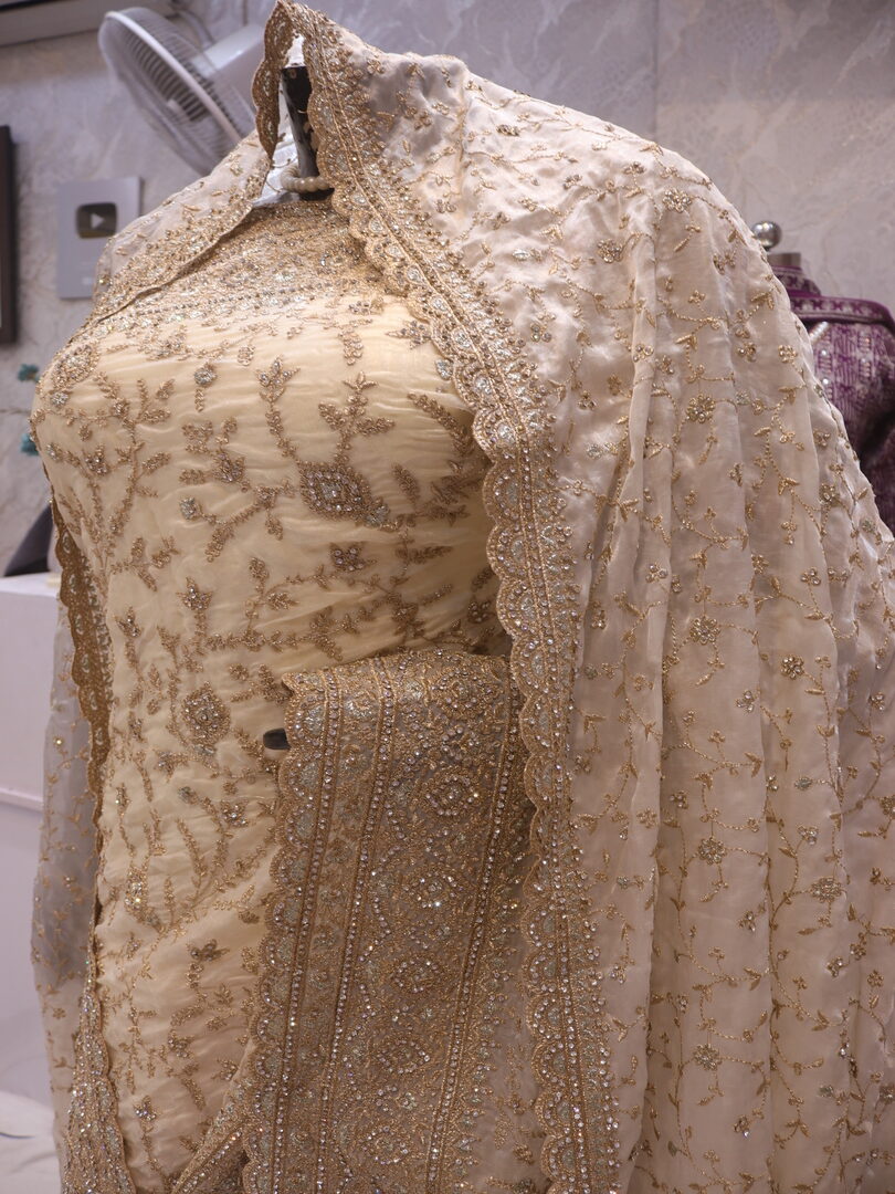 "The Ceramic White" Premium Designer Saree with Veil - Image 4