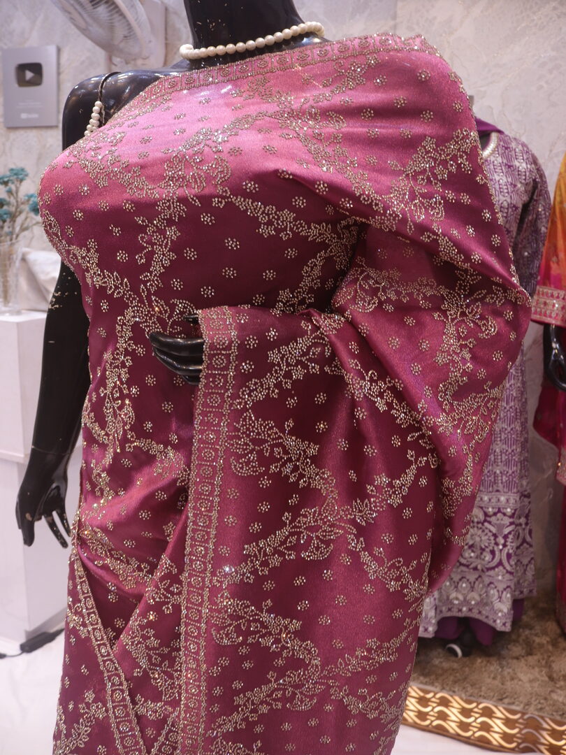 “The Magenta” Premium Designer Saree - Image 4